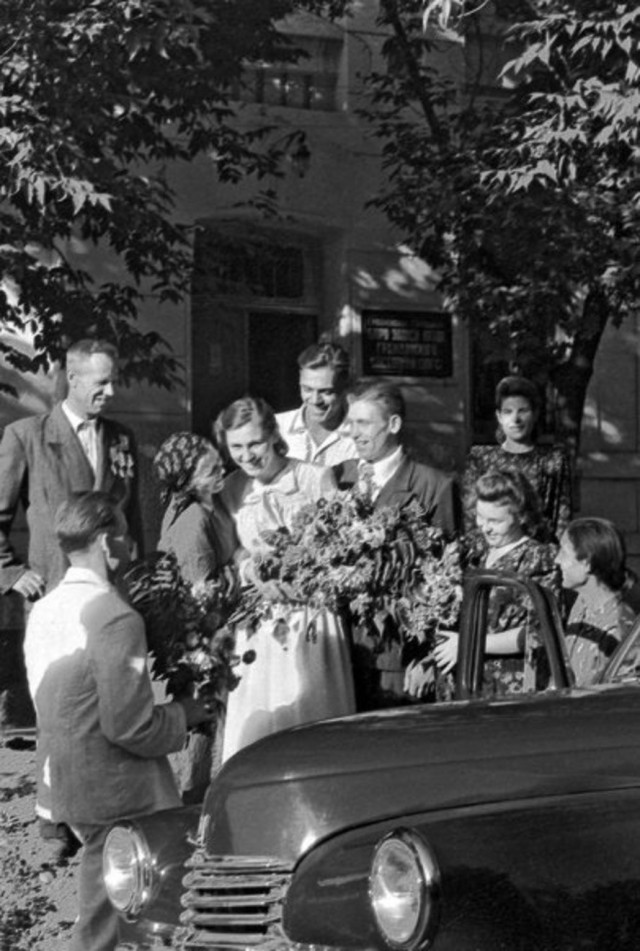 ЗАГС: торжество любви по-советски