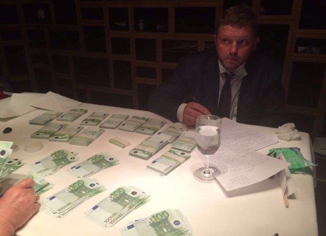В Москве при получении взятки в 400.000 евро в ресторане задержан Никита Белых