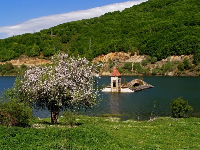 5 затопленных церквей, шпили которых до сих пор возвышаются над водой