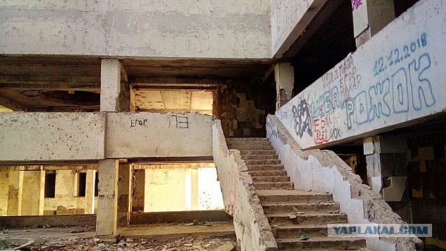 Огромное здание заброшенного санатория МО в г. Калязин