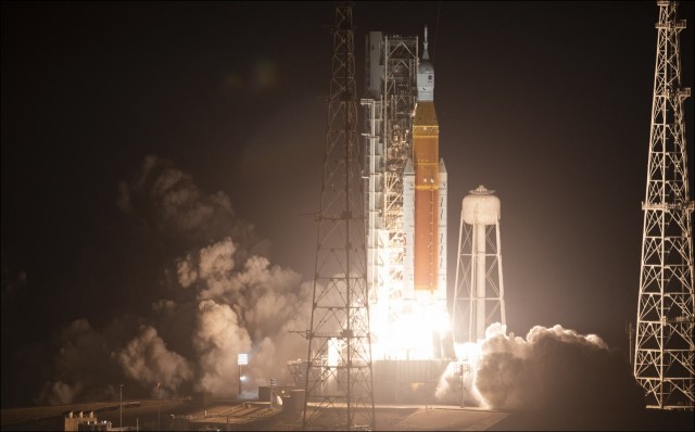 «Ни в какой гонке мы уже не участвуем». NASA запустило к Луне космический корабль, а Россия отложила свою лунную программу