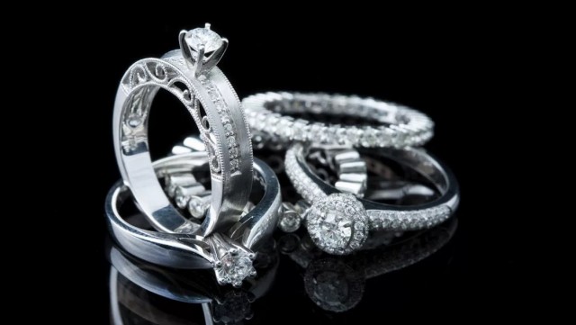 В 2024 году россияне потратили на украшения с бриллиантами 106 млрд рублей