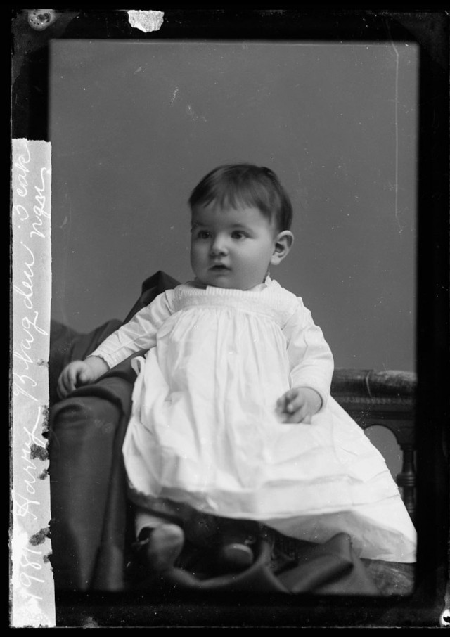 Антикварные фотографии маленького мальчика