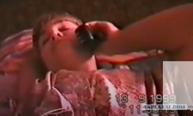 Девушка ищет неизвестных с пленки 1996 года