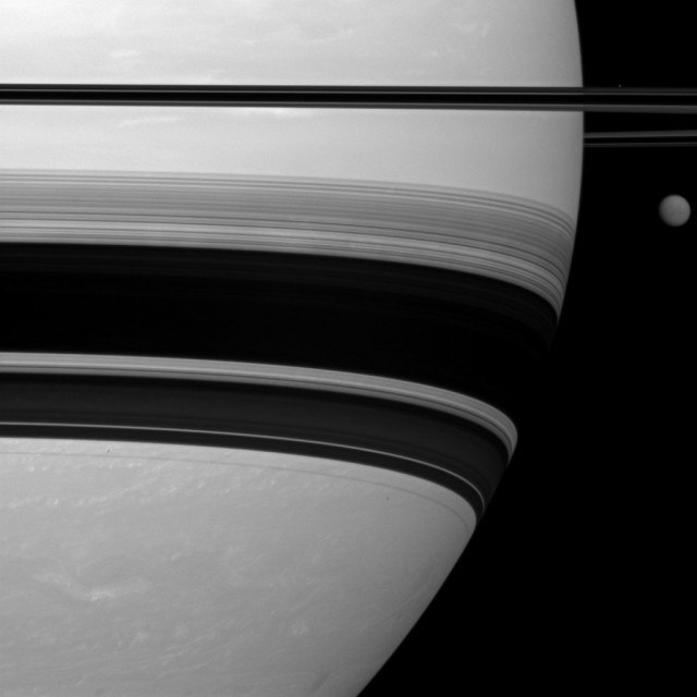 Сатурн в объективе аппарата "Кассини"