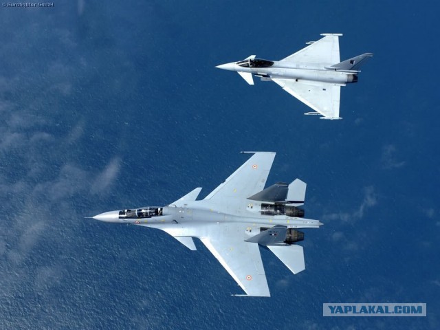 Индийцы на Су-30 утерли нос британским «Тайфунам»