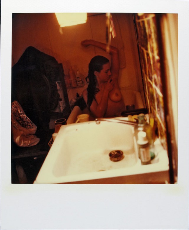 История мужчины, который снимал каждый день на Polaroid 18 лет, пока рак не украл его жизнь