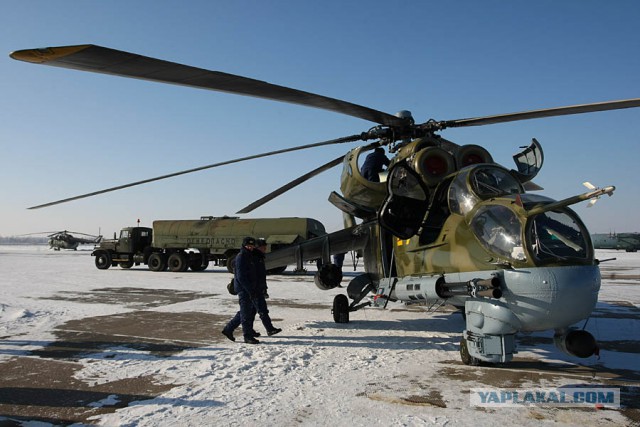 Самолеты ВКС России после минометного обстрела авиабазы Хмеймим в Сирии