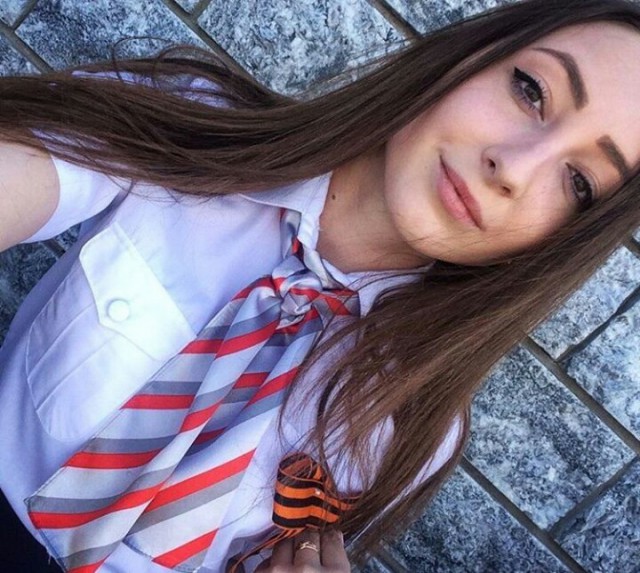 Приятные взгляду сотрудницы железной дороги