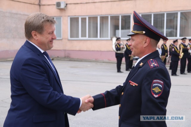 Начальник службы участковых дает указания