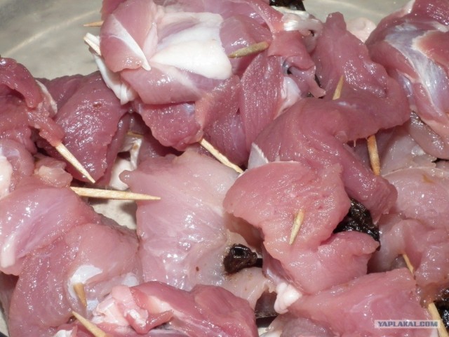 Мясо с черносливом в горчичном соусе