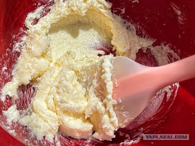 Быстро-вкусно: пирог на сметане с персиками