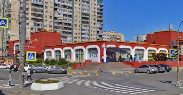 Хотел проехать по тротуару, но опозорился на всю страну