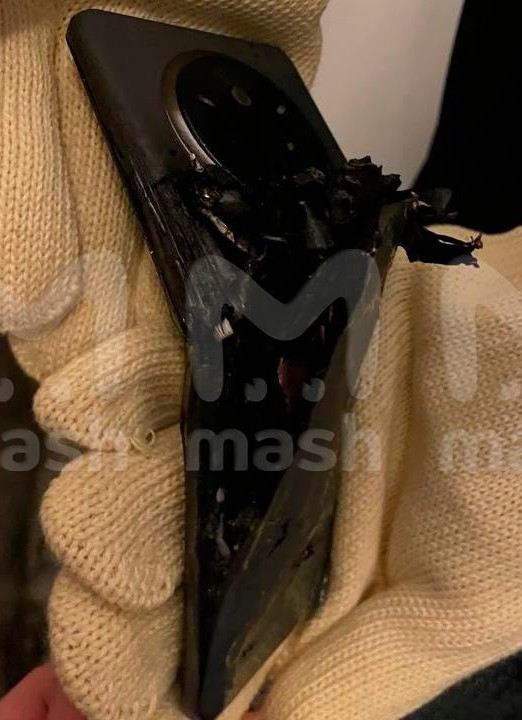 Смартфон Realme 14 Pro загорелся прямо на борту самолёта авиакомпании "Уральские авиалинии".