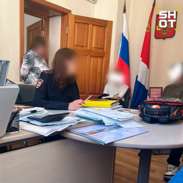 Школьник устроил стрельбу из газового пистолета прямо во время урока во Владивостоке. Минимум 7 детей пострадали.