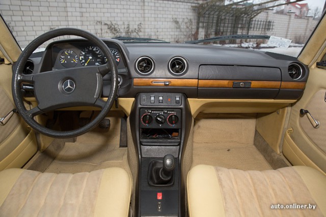Mercedes W123 32-летний.