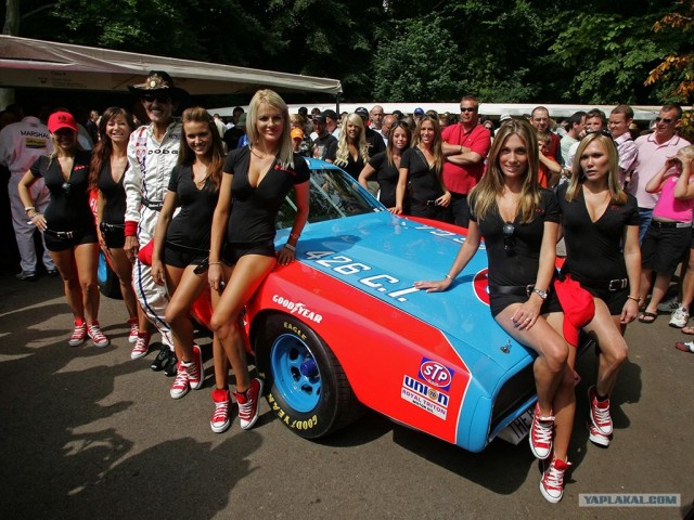 Гонщицу NASCAR дисквалифицировали за голые фотки