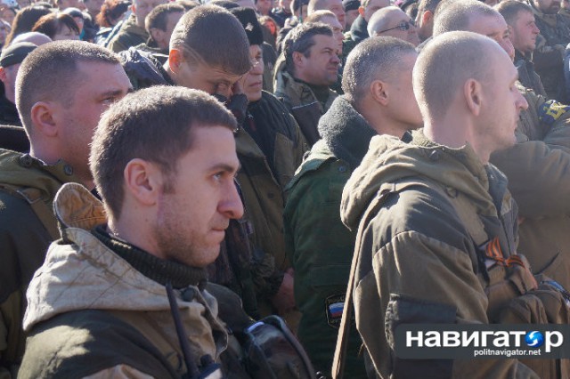 В Донецке руководство ДНР наградило ополченцев