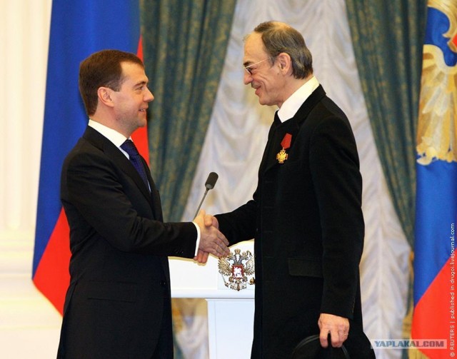 Дурик, зачем усы сбрил?