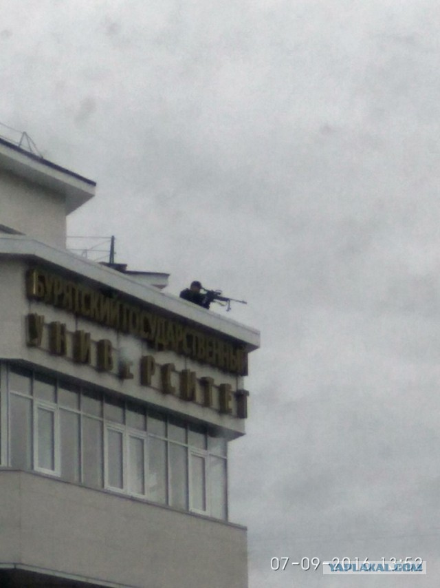 В Бурятии полиция задержала пикетчиков, встречавших Медведева плакатами про «денег нет» и «учителей – в бизнес»