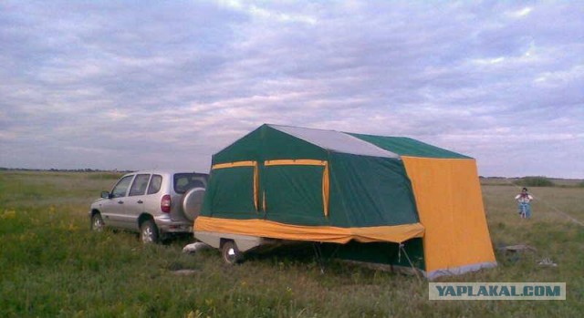Родители превратили школьный автобус в дом на колесах, чтобы путешествовать всей семьей с детьми