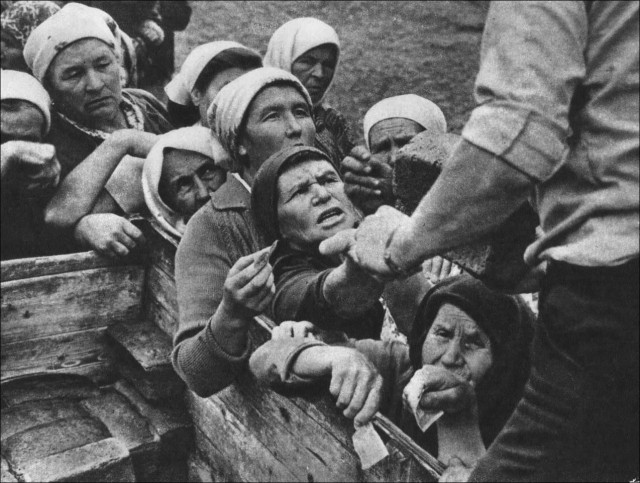 "Мы наш, мы новый Мир построим: кто был ничем, тот станет всем"