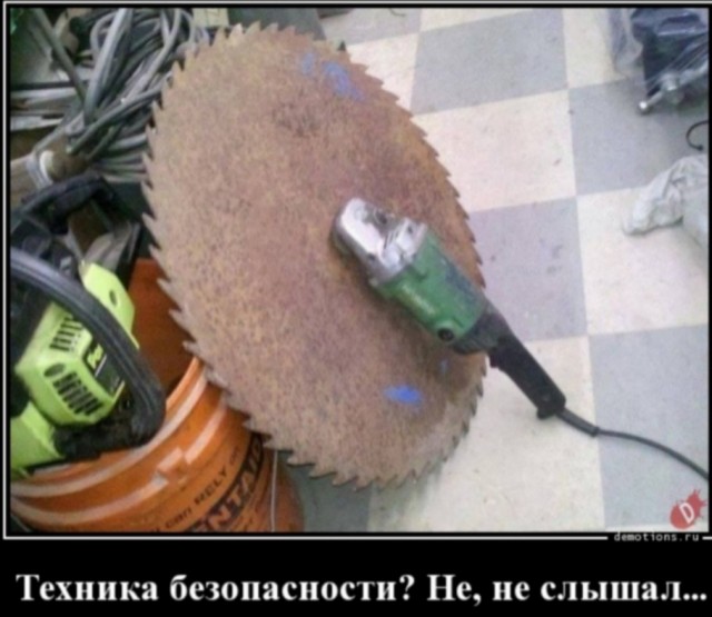 В Екатеринбурге камеры наблюдения зафиксировали взрыв... а нет - хлопок в  автосалоне