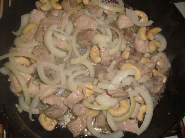 Кус-кус с овощами, кешью и курицей