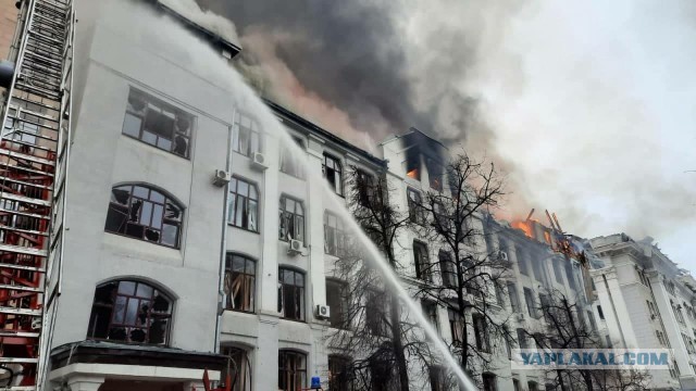 ХАРЬКОВ. 02.03.2022. Горит комплекс зданий СБУ.