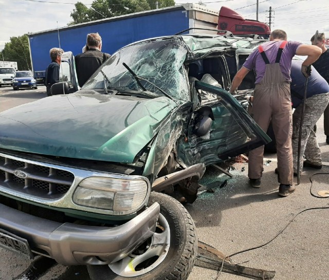 Фура снесла автомобиль на перекрестке во Владимирской области
