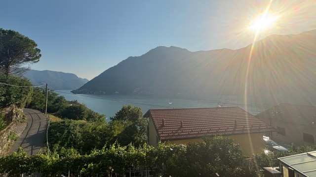 Нессо, берег озера Комо