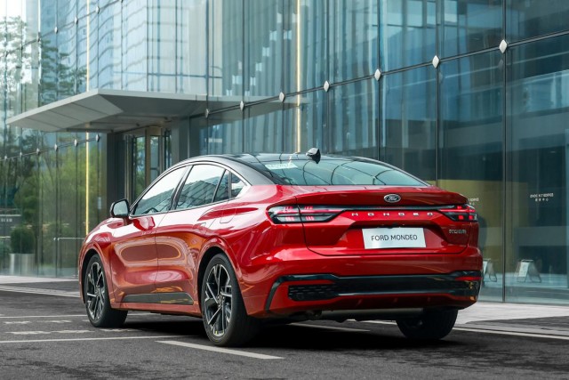 Новый Ford Mondeo 2026: В салоне — 1,1-метровый 4K-дисплей и медиасистема на базе SoC Qualcomm 8155