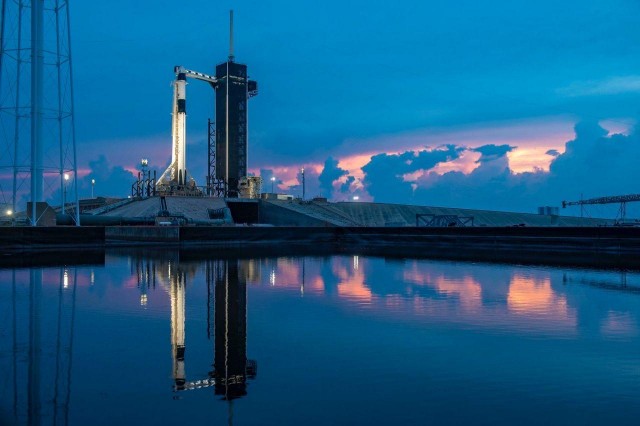 Прямая трансляция пилотируемого запуска SpaceX Crew Dragon