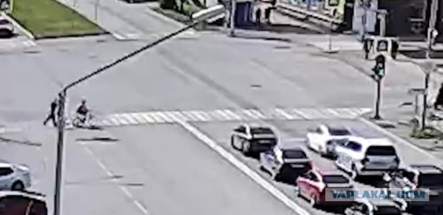 Все стоят, а я поехал. ДТП с велосипедистом
