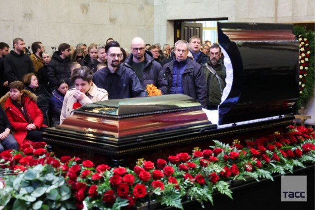 В Москве сегодня простились со спортивным комментатором Василием Уткиным