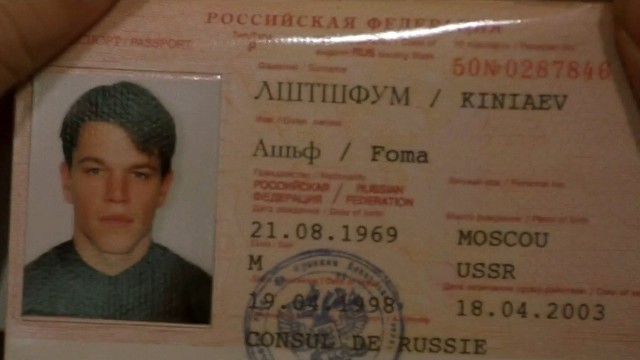 Россияне массово лишаются отдыха за границей из-за ошибки с наползанием текста в загранпаспорте.