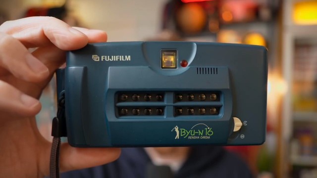 Один из самых необычных фотоаппаратов сразу с 16-ю объективами, который снимает "аналоговые гифки" на плёнку