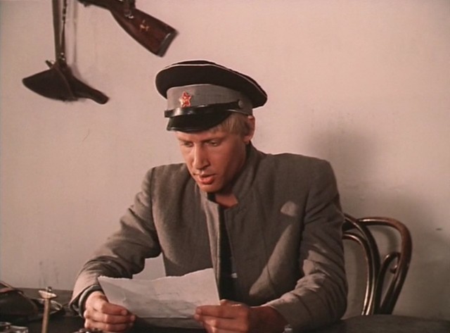 Российские полицейские украли из квартиры задержанного фен, кроссовки и шампанское