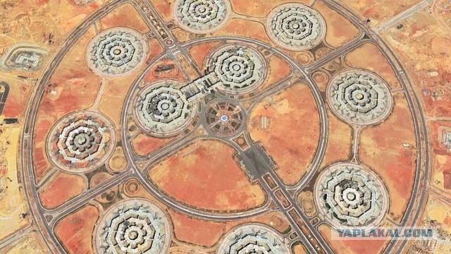 Египет открыл самый большой в мире военный штаб — «Октагон».