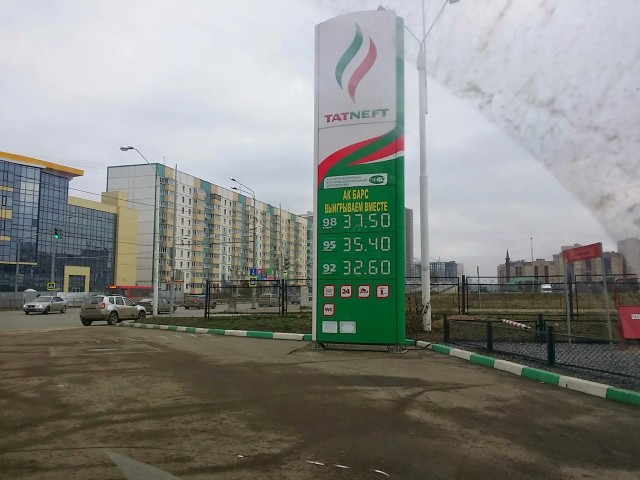 Российские АЗС начали снимать ограничения на продажу бензина