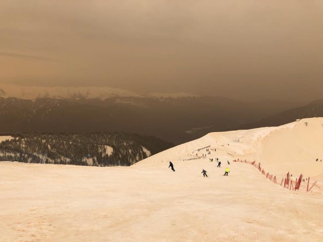 Снег на Красной Поляне стал красно-желтым. Отголоски пыльной бури с Крита?