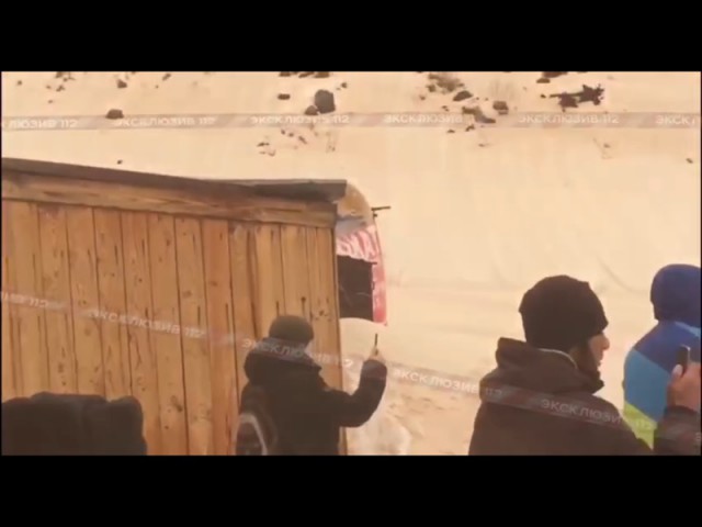 Сход лавины у подножия Эльбруса