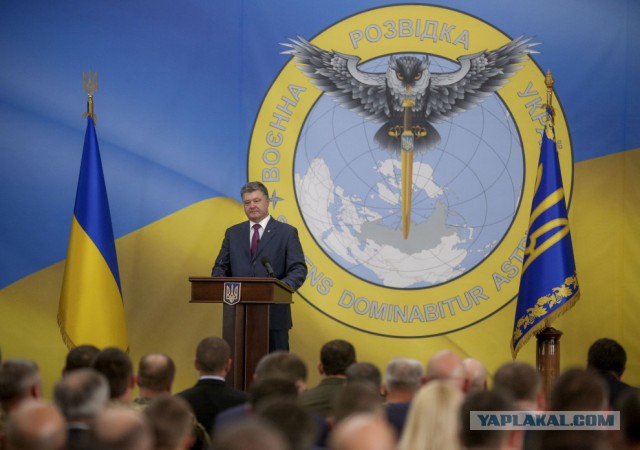 Порошенко рассказал свою историю Крыма: “Трезубец появился раньше российского триколора”