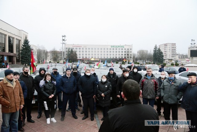 Успешный побег от белорусских силовиков сегодня в Минске попал на видео