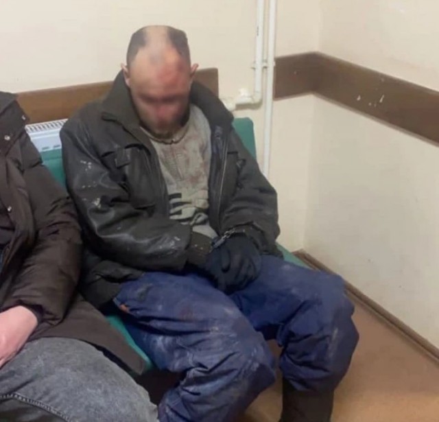 В полицейского стреляли в упор, а он выжил и скрутил