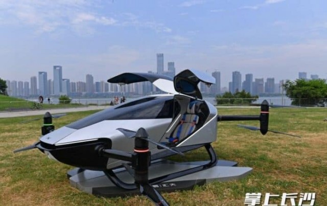 Летающий автомобиль Xpeng X2 успешно пересёк реку, преодолев 1,5 км, проведя в воздухе 4 минуты