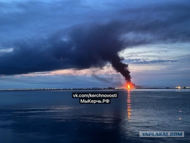 В порту «Кавказ» горят резервуары