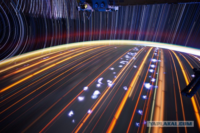 Фото из космоса с длинной выдержкой.