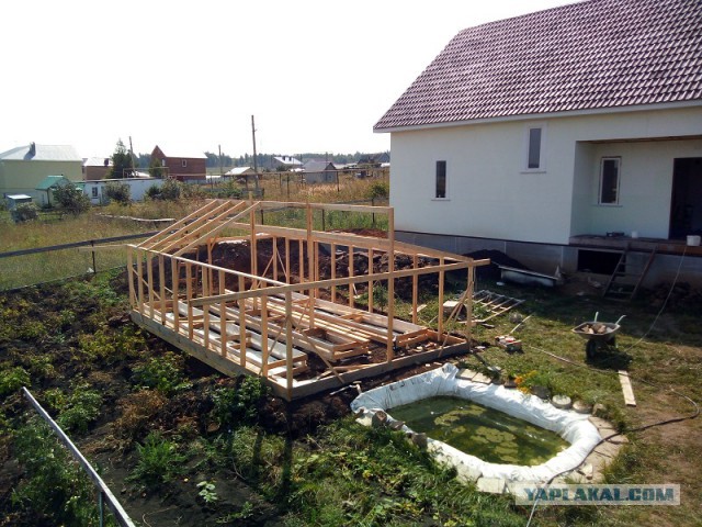 Теплица деревянная, двумя руками