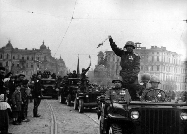 Исторические моменты Победы. Апрель-май 1945г